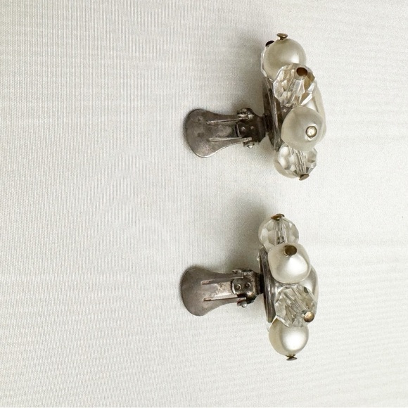 Vintage Richelieu Faux Pearl & Clear Crystal Clip On Earrings Silver Tone - Picture 9 of 11